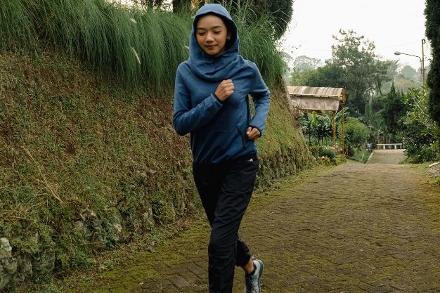 Running Seru dengan Outfit Olahraga Lari Terbaik, Cek di Sini!